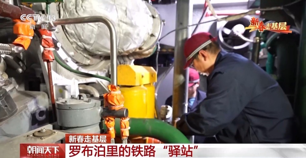 新春走基层丨穿越沙漠戈壁的哈罗铁路 终点站着9名“守路人” 新春走基层丨穿越沙漠戈壁的哈罗铁路 终点站着9名“守路人”