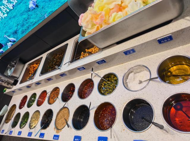 北京麻酱VS川渝油碟VS云贵蘸水，到底哪里的火锅蘸料最好吃？