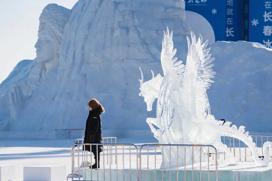 一座冰雕看哭好多网友?创作者揭秘 一座冰雕看哭好多网友?创作者揭秘