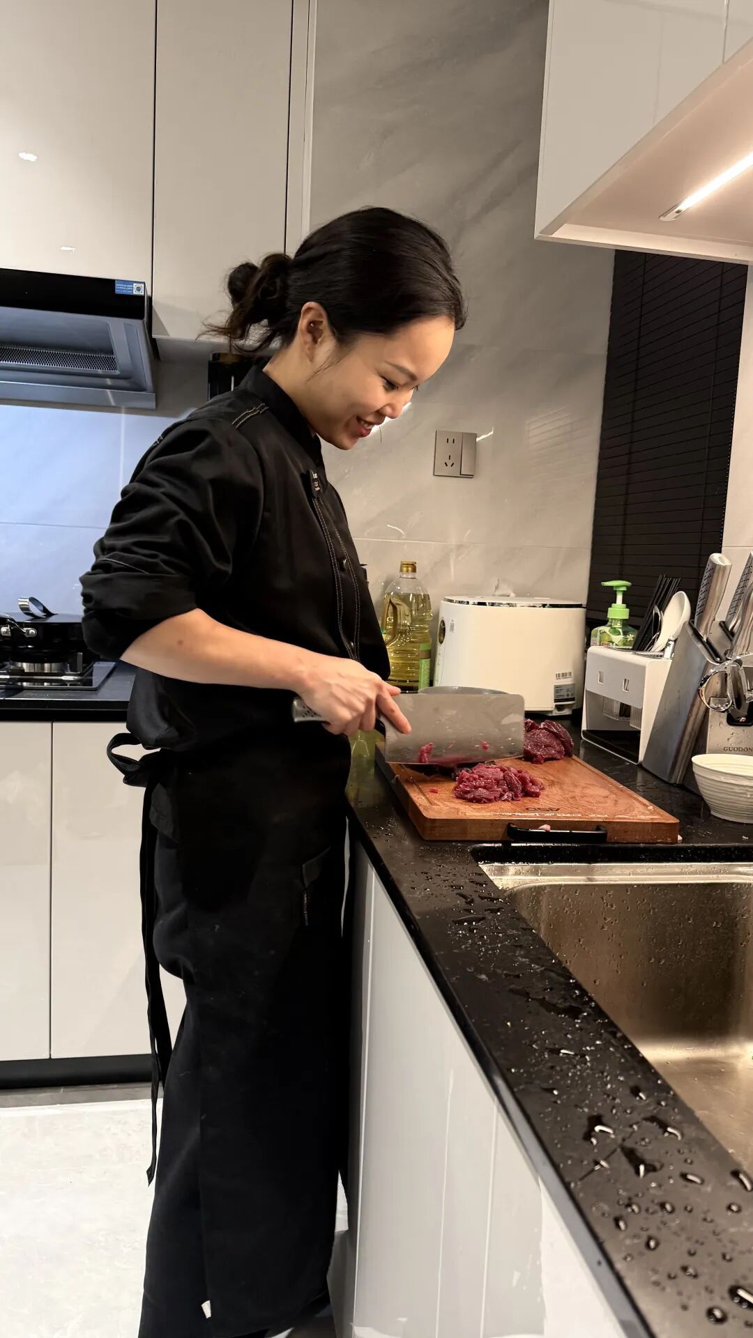 订单爆满！27岁女子春节上门做年夜饭月入4.5万：一桌10个菜1888元