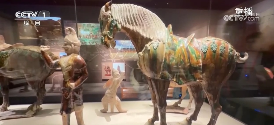 当非遗技艺融入日常审美 马年文创跨界频频破圈催生火热消费新图景 当非遗技艺融入日常审美 马年文创跨界频频破圈催生火热消费新图景