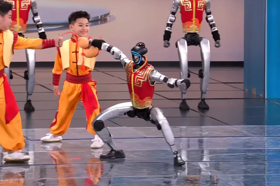 这个春节，被机器人“硬控”了