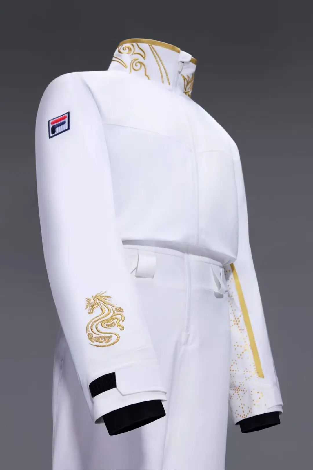 35岁老将再夺金！徐梦桃的这身白色战袍竟隐藏这些“中式浪漫”和高科技