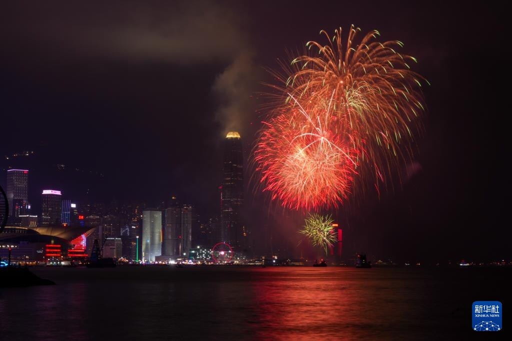 香港：烟花汇演庆新春