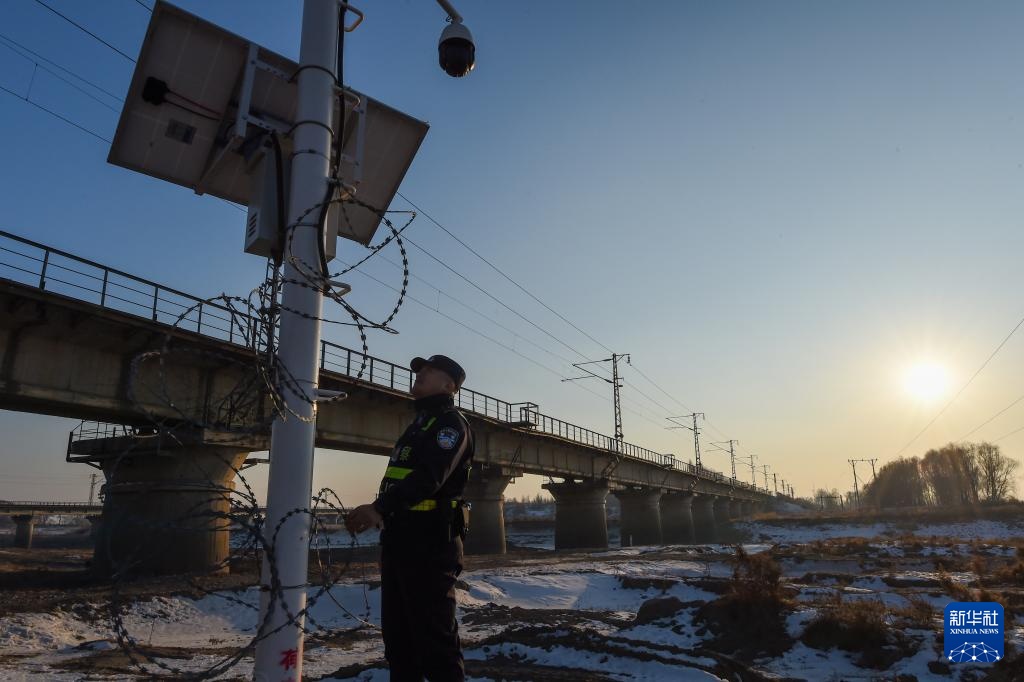 新春守一线 铁警护旅途