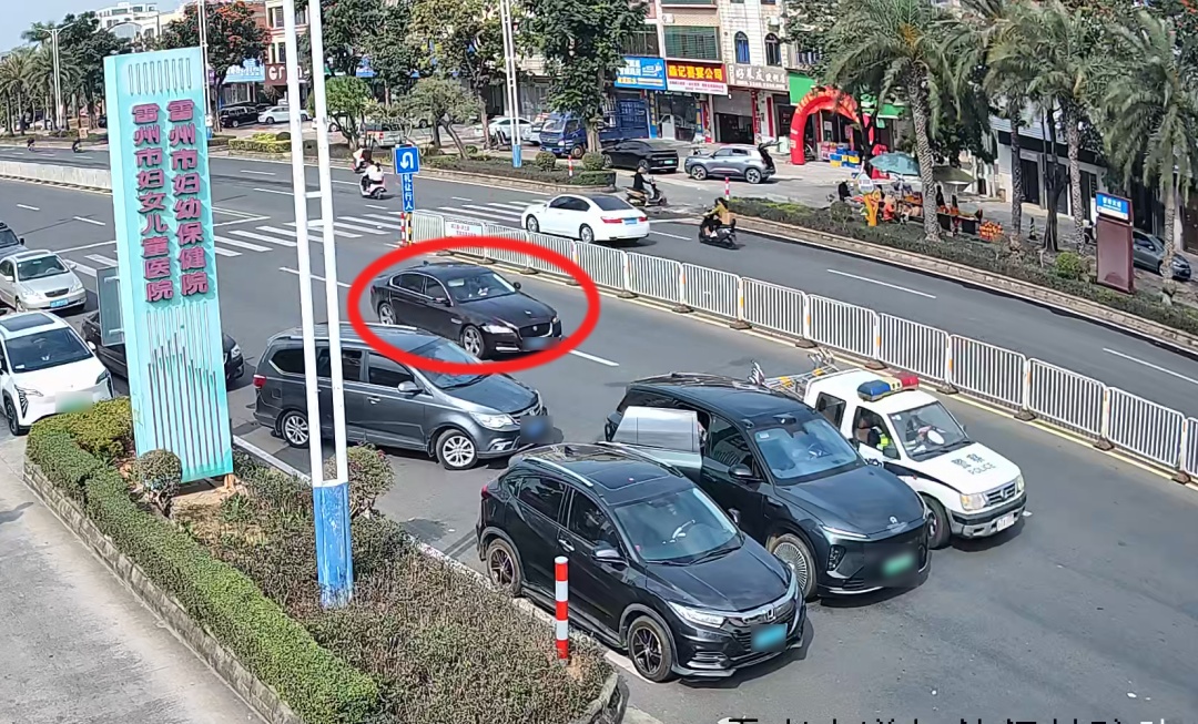 孕妇返乡途中临产，交警火速送医顺利分娩