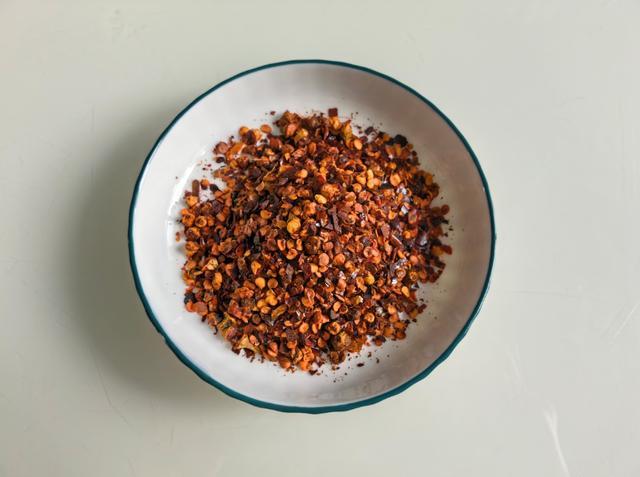 北京麻酱VS川渝油碟VS云贵蘸水，到底哪里的火锅蘸料最好吃？