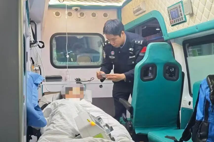 大年初二凌晨,深圳皇岗口岸上演“生命接力” 大年初二凌晨,深圳皇岗口岸上演“生命接力”