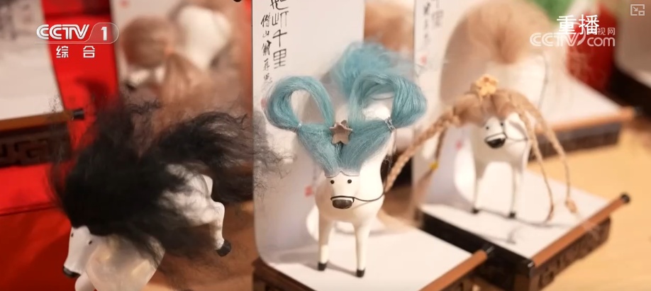 当非遗技艺融入日常审美 马年文创跨界频频破圈催生火热消费新图景 当非遗技艺融入日常审美 马年文创跨界频频破圈催生火热消费新图景