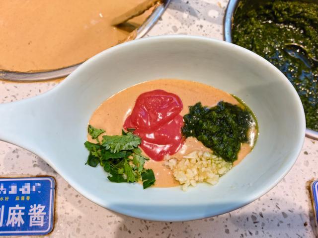 北京麻酱VS川渝油碟VS云贵蘸水，到底哪里的火锅蘸料最好吃？