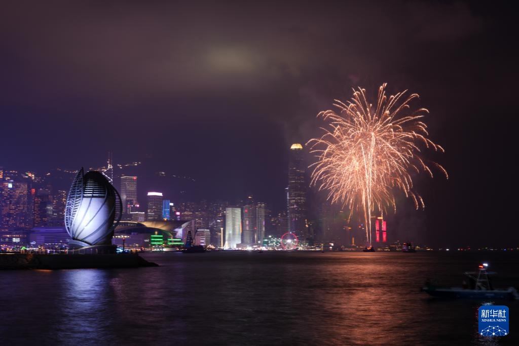 香港：烟花汇演庆新春