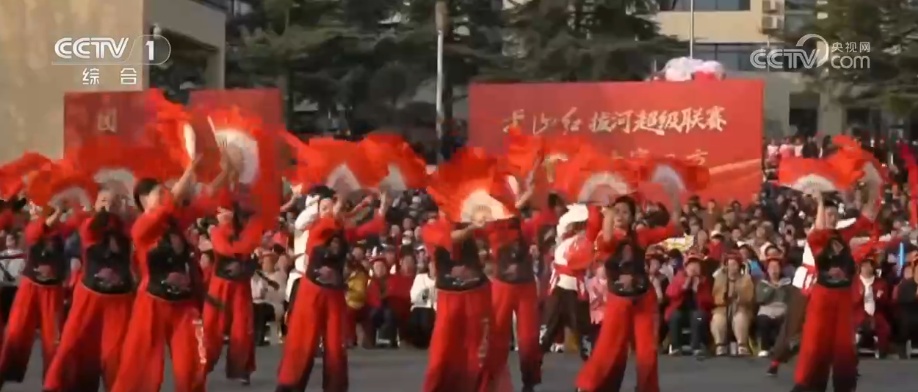 传统文化“潮”起来、文旅消费“热”起来 游客共赴新春盛景感受浓浓年味 传统文化“潮”起来、文旅消费“热”起来 游客共赴新春盛景感受浓浓年味