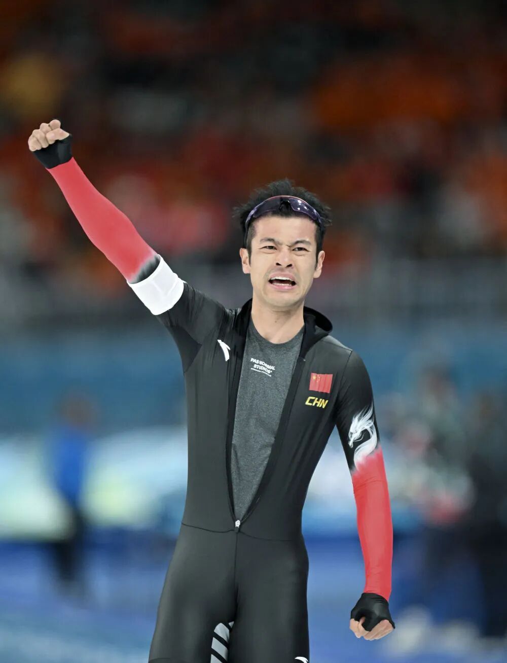 宁忠岩速滑男子1500米破奥运纪录摘金，“今天是自己最完美的一场比赛”