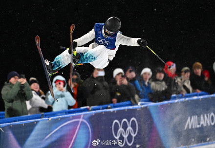 转发祝贺！女子自由式滑雪U池：四名中国选手“组团”进决赛 谷爱凌谈失误