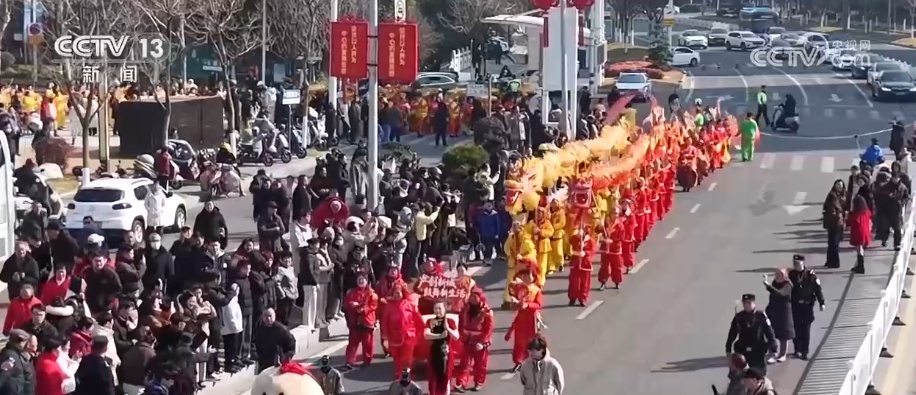 老民俗“走”出来与新消费“连”起来 文旅市场暖意浓游客“乐”享假日 老民俗“走”出来与新消费“连”起来 文旅市场暖意浓游客“乐”享假日