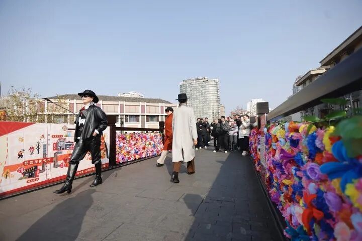 突然升温，杭州这座天桥已率先“入春”，到过的都说：太惊艳了