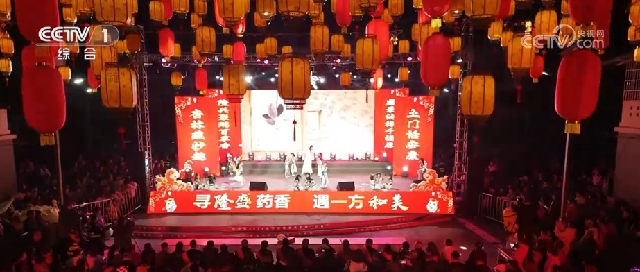 传统文化“潮”起来、文旅消费“热”起来 游客共赴新春盛景感受浓浓年味 传统文化“潮”起来、文旅消费“热”起来 游客共赴新春盛景感受浓浓年味