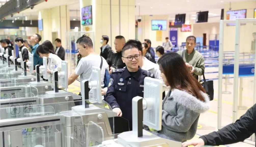 17.2万人次 港珠澳大桥单日客流创新高
