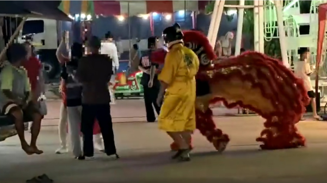 舞狮擒贼!泰国警察装扮成舞狮,抓获盗窃200万泰铢财物嫌犯 舞狮擒贼!泰国警察装扮成舞狮,抓获盗窃200万泰铢财物嫌犯