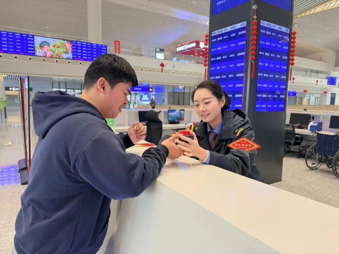 假期客流回升,成都局今明两天加开旅客列车超900列 假期客流回升,成都局今明两天加开旅客列车超900列