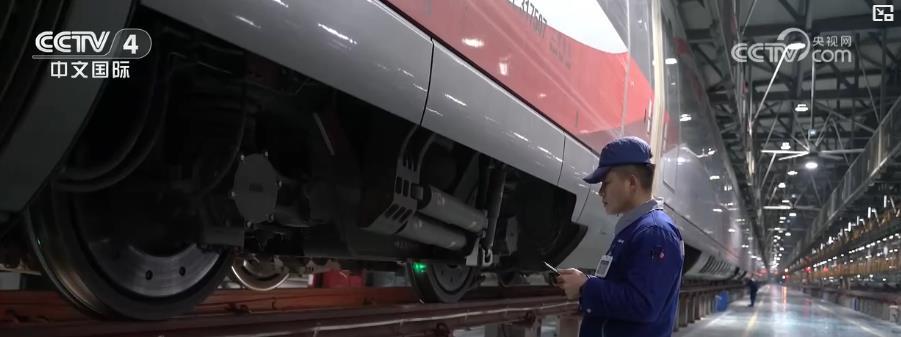 万家团圆时，他们在岗位上守护新春