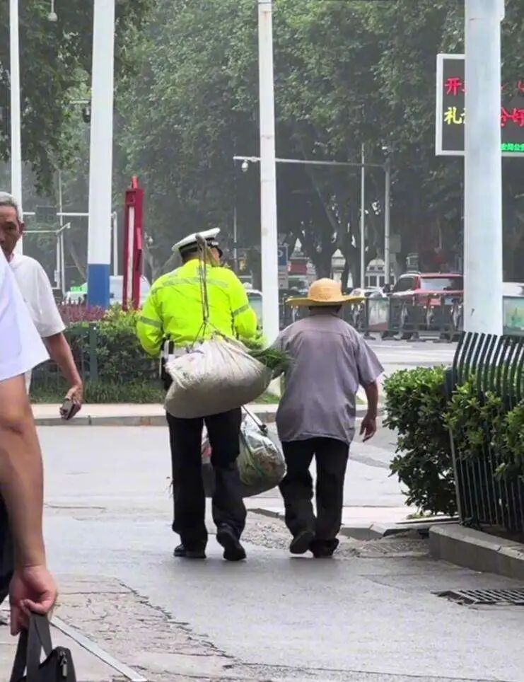 一肩担温暖，一心守通途