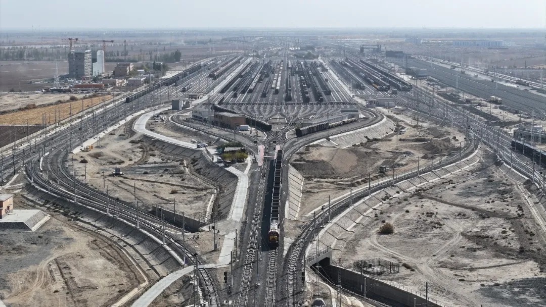 刷新历史!哈密东站春运期间日编解列车双双破纪录 刷新历史!哈密东站春运期间日编解列车双双破纪录