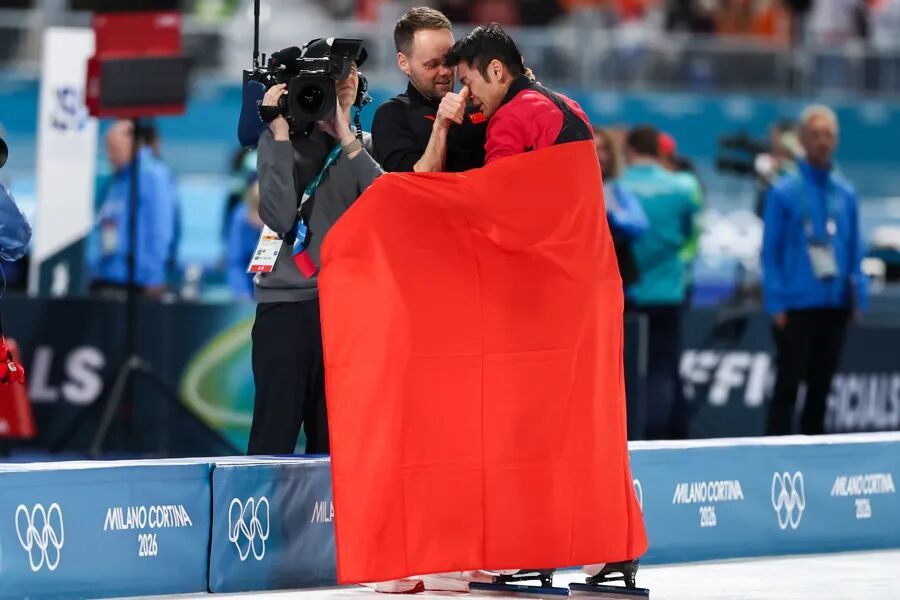 第三金！破奥运纪录！宁忠岩创造历史获全场欢呼，夺金后流下英雄泪……