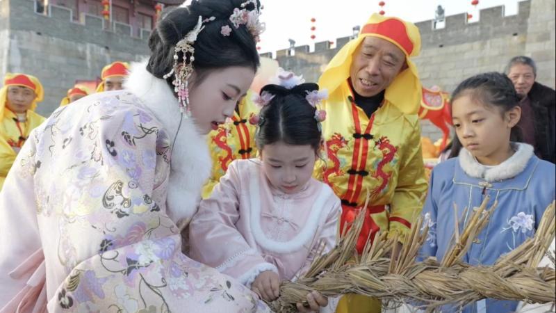 江西：火龙舞动古县衙 景德镇非遗焕新迎新春