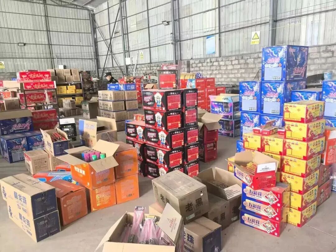 上海警方：曹某，拘留！去年12月以来已收缴1.2万余箱