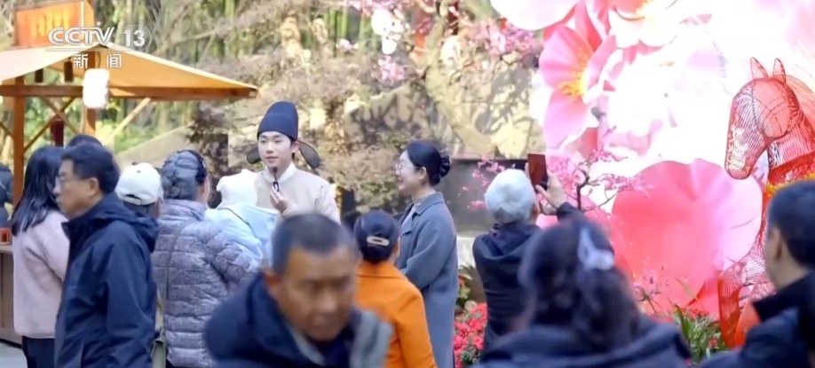 传统文化潮趣“出圈”共绘中国年 流动的文化盛宴让年味更浓、传承更鲜活