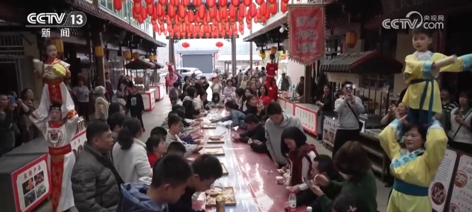 传统文化潮趣“出圈”共绘中国年 流动的文化盛宴让年味更浓、传承更鲜活