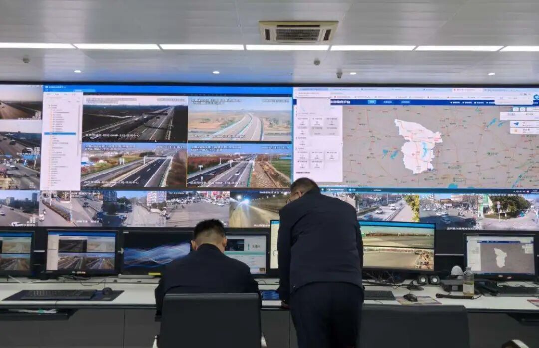 一肩担温暖，一心守通途