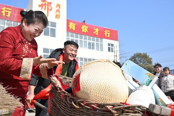 单场直播50万人观看!邢楼大集凭什么火出圈? 单场直播50万人观看!邢楼大集凭什么火出圈?