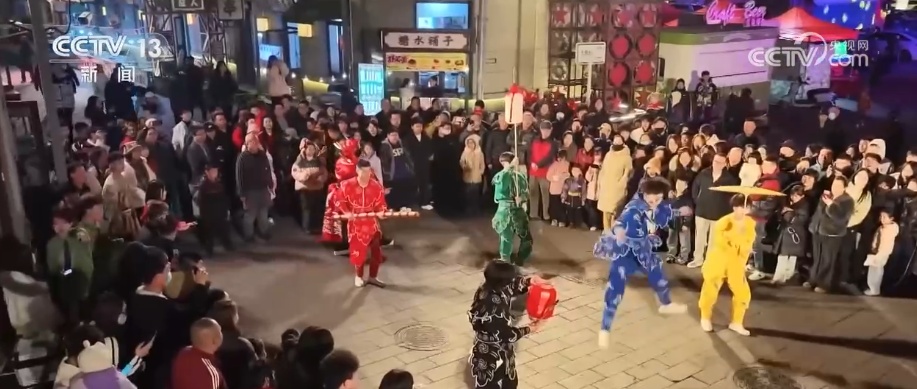 传统文化潮趣“出圈”共绘中国年 流动的文化盛宴让年味更浓、传承更鲜活