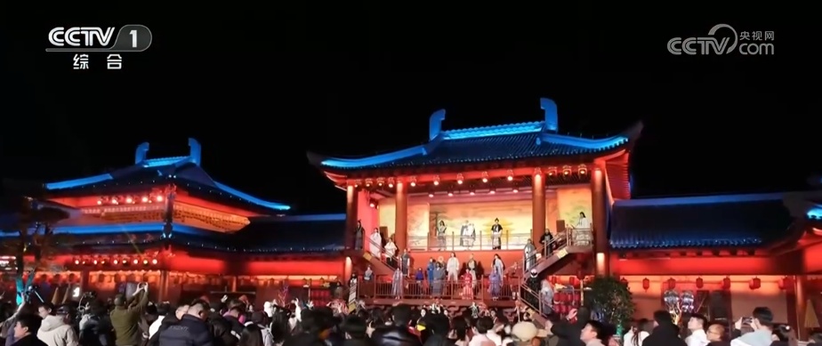 传统文化“潮”起来、文旅消费“热”起来 游客共赴新春盛景感受浓浓年味 传统文化“潮”起来、文旅消费“热”起来 游客共赴新春盛景感受浓浓年味