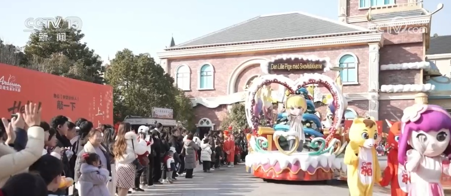 老民俗“走”出来与新消费“连”起来 文旅市场暖意浓游客“乐”享假日 老民俗“走”出来与新消费“连”起来 文旅市场暖意浓游客“乐”享假日