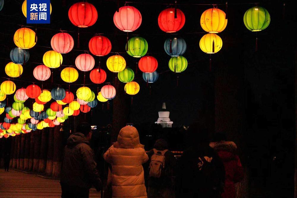 北京各大公园年味十足 游园热持续高涨