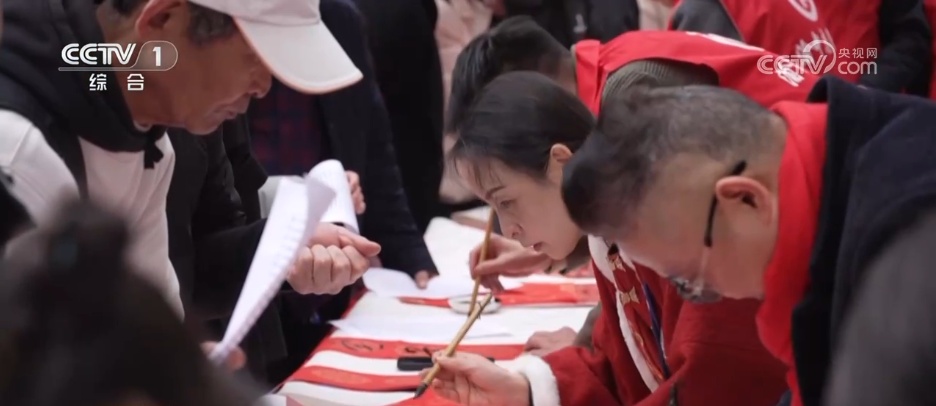 非遗民俗、春节庙会……各地花灯龙舞闹新春 喜迎热气腾腾中国年 非遗民俗、春节庙会……各地花灯龙舞闹新春 喜迎热气腾腾中国年