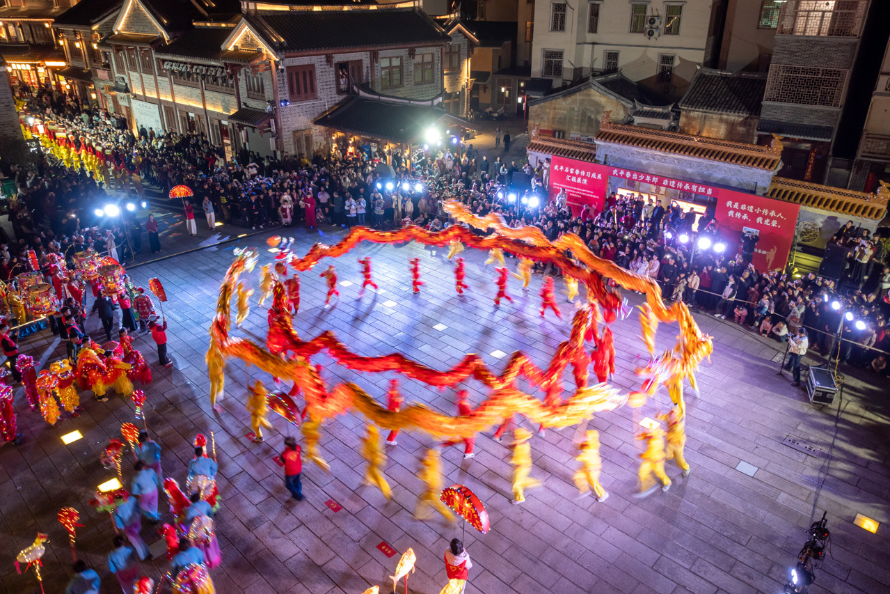 福满武平百灯闹春 非遗焕彩年味正浓