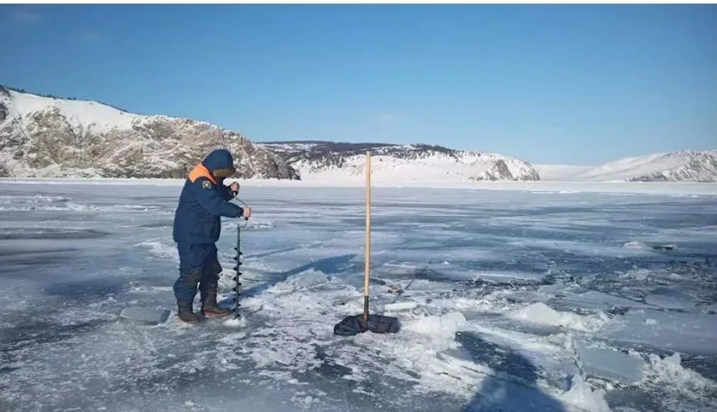 贝加尔湖7名中国游客遗体已找到！目击者：唯一幸存者在沉湖前最后一刻打开车门