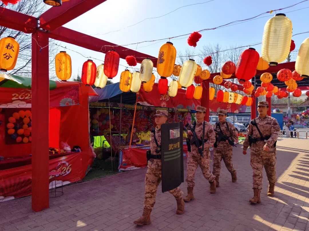 致敬坚守战位的人民子弟兵！