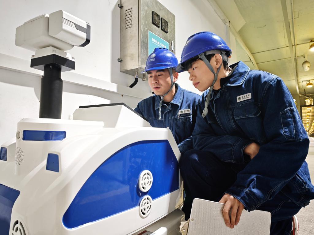 电力巡检机器人“上岗”值班记