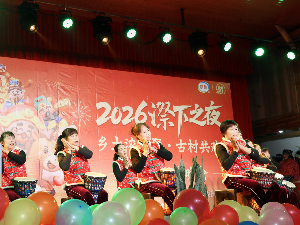 宁德屏南漈下村：“村晚”好戏连台闹新春