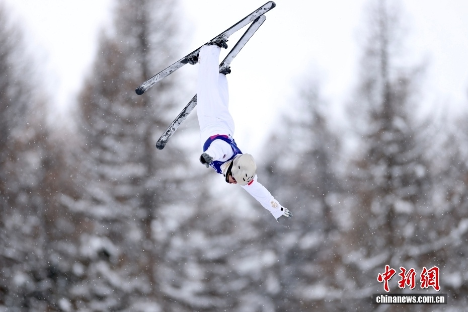 徐梦桃、王心迪、李天马，摘铜