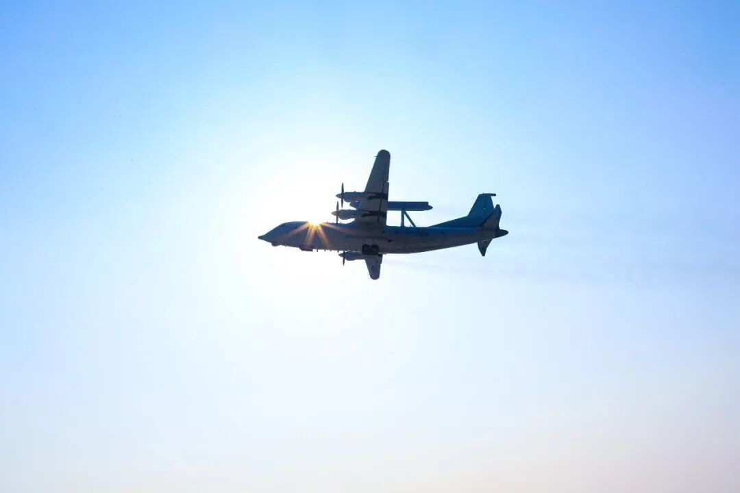 致敬坚守战位的人民子弟兵！