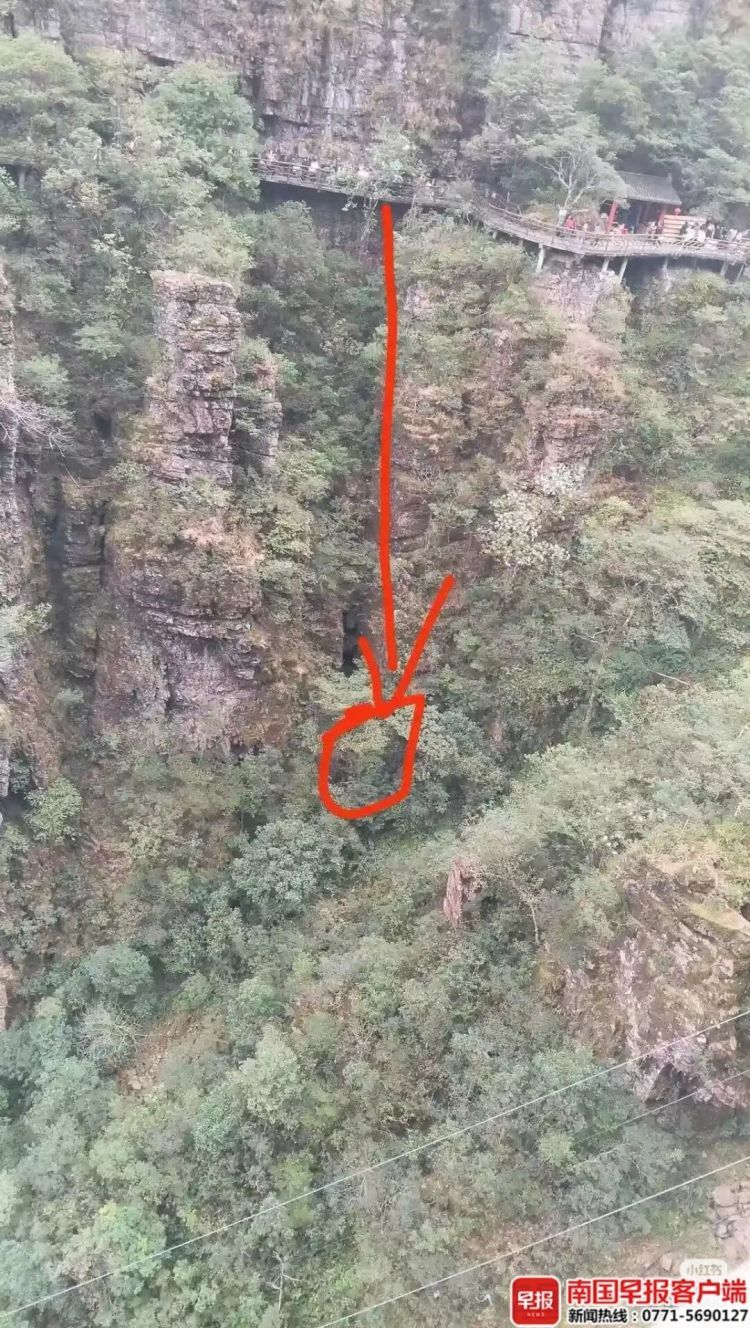 10岁男孩在广西贵港北帝山景区游玩时突发坠崖,部门回应:已督促景区整改 10岁男孩在广西贵港北帝山景区游玩时突发坠崖,部门回应:已督促景区整改