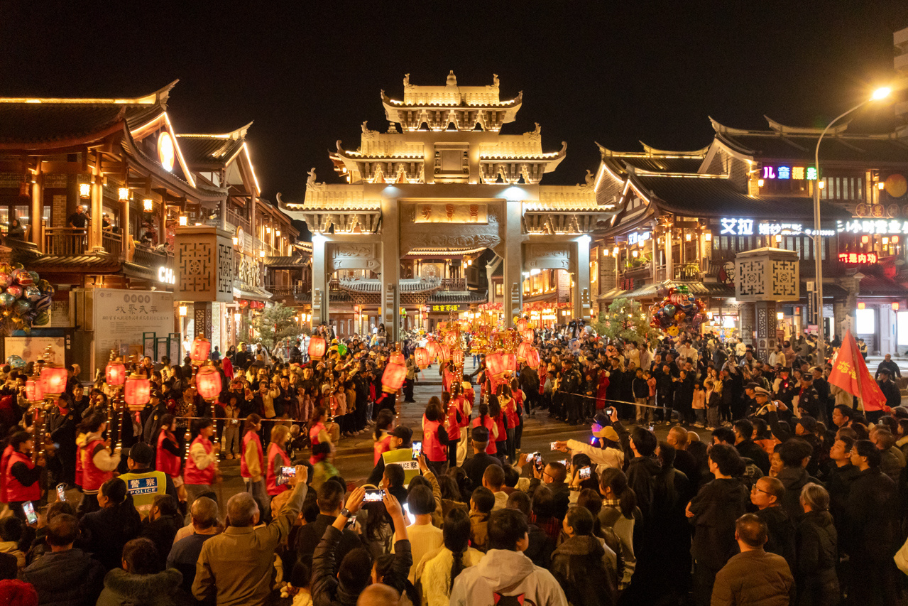 福满武平百灯闹春 非遗焕彩年味正浓