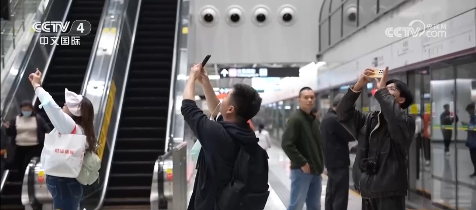 一张电影票根串起一条消费链 “电影+”新玩法点燃节日经济