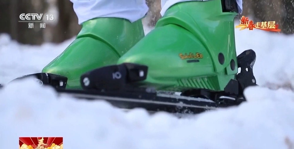 年轻民警化身“林海雪人” 在把面包变“雪糕”的极寒中守护生态安全